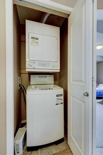3220-60 Panatella Street Nw, Calgary, AB - Indoor Photo Showing Laundry Room