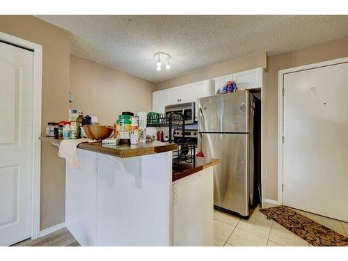 3220-60 Panatella Street Nw, Calgary, AB - Indoor Photo Showing Kitchen