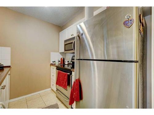 3220-60 Panatella Street Nw, Calgary, AB - Indoor Photo Showing Kitchen With Stainless Steel Kitchen