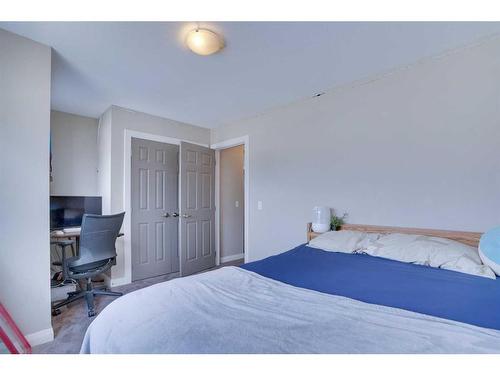 33 Redstone Villas Ne, Calgary, AB - Indoor Photo Showing Bedroom