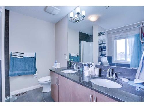 33 Redstone Villas Ne, Calgary, AB - Indoor Photo Showing Bathroom