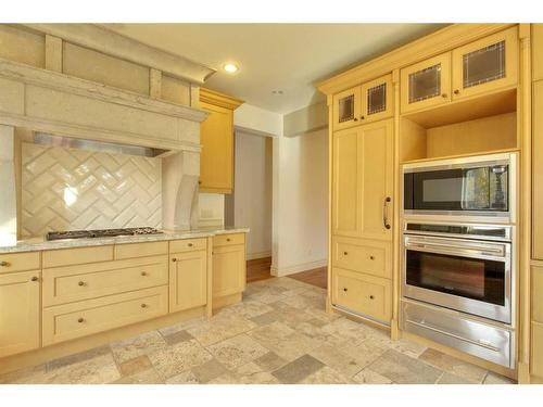 130 226 Avenue South, Calgary, AB - Indoor Photo Showing Kitchen