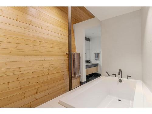 1308 Montreal Avenue Sw, Calgary, AB - Indoor Photo Showing Bathroom