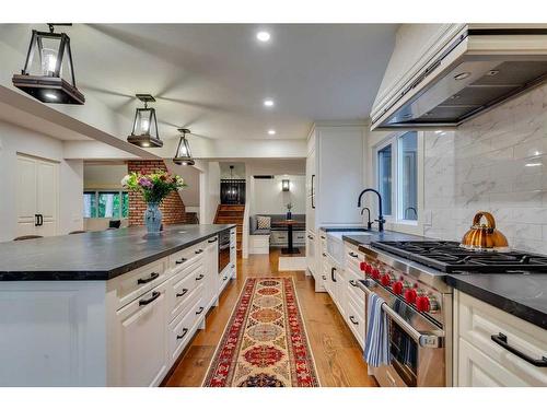 1209 Riverdale Avenue Sw, Calgary, AB - Indoor Photo Showing Kitchen With Upgraded Kitchen