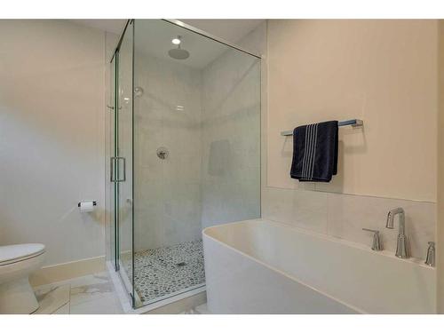 1209 Riverdale Avenue Sw, Calgary, AB - Indoor Photo Showing Bathroom