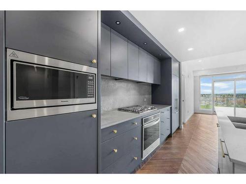 508-8505 Broadcast Avenue Sw, Calgary, AB - Indoor Photo Showing Kitchen