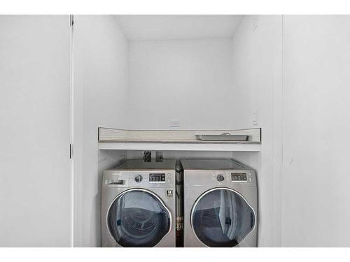 508-8505 Broadcast Avenue Sw, Calgary, AB - Indoor Photo Showing Laundry Room