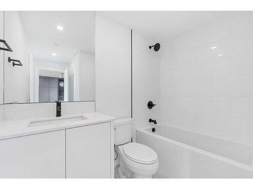 508-8505 Broadcast Avenue Sw, Calgary, AB - Indoor Photo Showing Bathroom