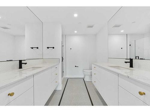 508-8505 Broadcast Avenue Sw, Calgary, AB - Indoor Photo Showing Bathroom