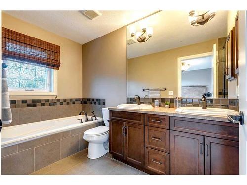 216 Quarry Park Boulevard Se, Calgary, AB - Indoor Photo Showing Bathroom