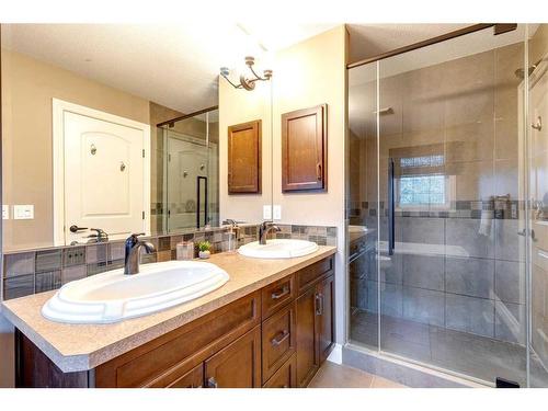 216 Quarry Park Boulevard Se, Calgary, AB - Indoor Photo Showing Bathroom