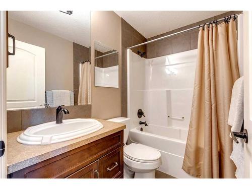 216 Quarry Park Boulevard Se, Calgary, AB - Indoor Photo Showing Bathroom