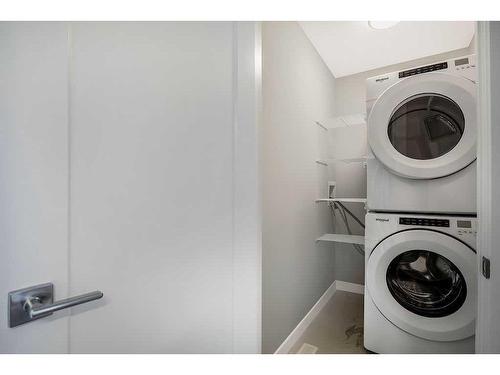 69 Creekstone Drive Sw, Calgary, AB - Indoor Photo Showing Laundry Room