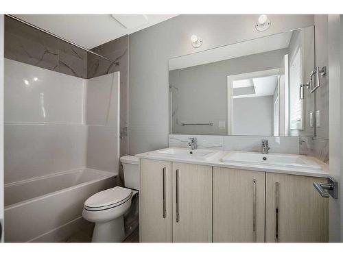 69 Creekstone Drive Sw, Calgary, AB - Indoor Photo Showing Bathroom