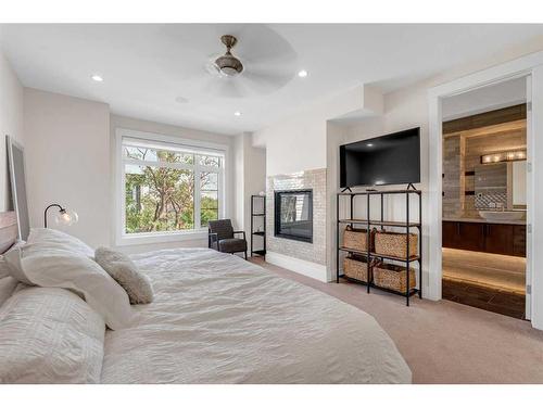 2635 29 Street Sw, Calgary, AB - Indoor Photo Showing Bedroom