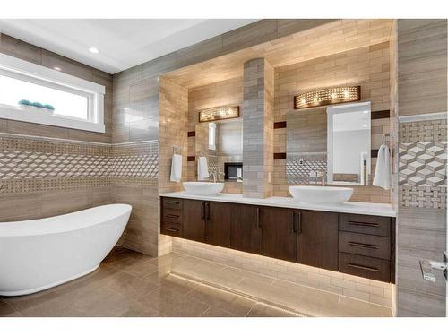 2635 29 Street Sw, Calgary, AB - Indoor Photo Showing Bathroom