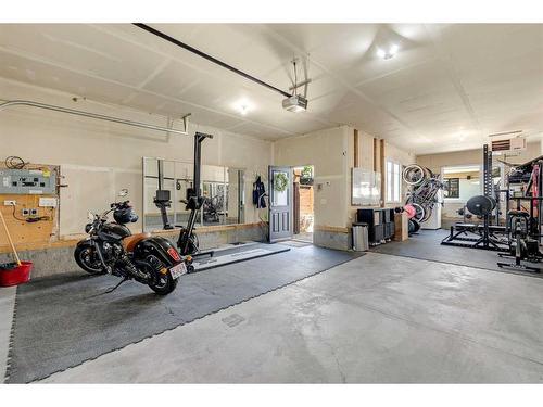 2635 29 Street Sw, Calgary, AB - Indoor Photo Showing Garage