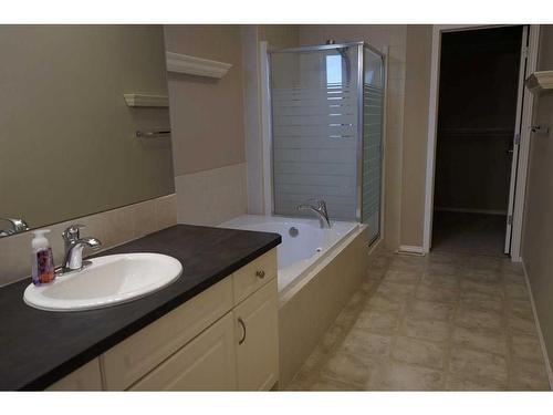 107 New Brighton Mews Se, Calgary, AB - Indoor Photo Showing Bathroom