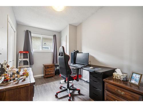 1428 45 Street Sw, Calgary, AB - Indoor Photo Showing Office