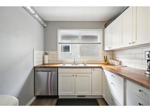1428 45 Street Sw, Calgary, AB - Indoor Photo Showing Kitchen With Double Sink