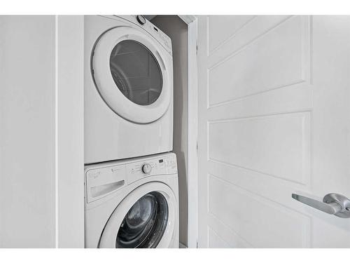 618 Cranford Mews Se, Calgary, AB - Indoor Photo Showing Laundry Room