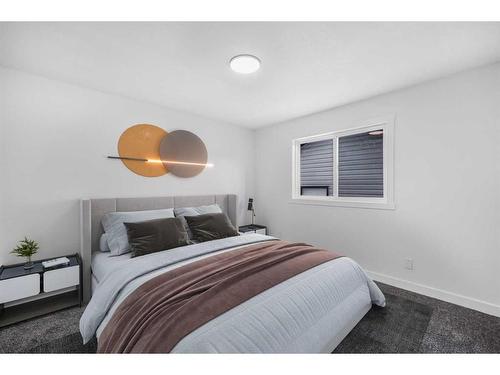 331 Maitland Crescent, Calgary, AB - Indoor Photo Showing Bedroom