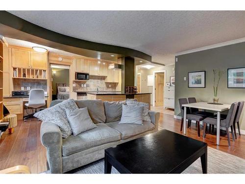102-1225 15 Avenue Sw, Calgary, AB - Indoor Photo Showing Living Room
