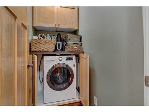 102-1225 15 Avenue Sw, Calgary, AB - Indoor Photo Showing Laundry Room