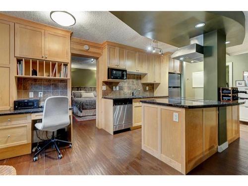 102-1225 15 Avenue Sw, Calgary, AB - Indoor Photo Showing Kitchen