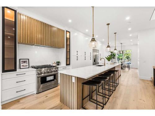 2110 Broadview Road Nw, Calgary, AB - Indoor Photo Showing Kitchen With Upgraded Kitchen