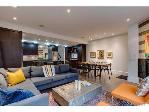 2319 16 Street Sw, Calgary, AB - Indoor Photo Showing Living Room