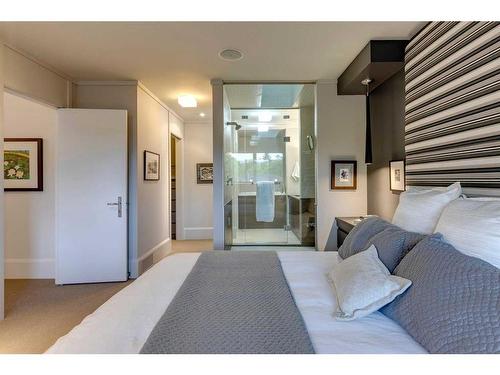 2319 16 Street Sw, Calgary, AB - Indoor Photo Showing Bedroom