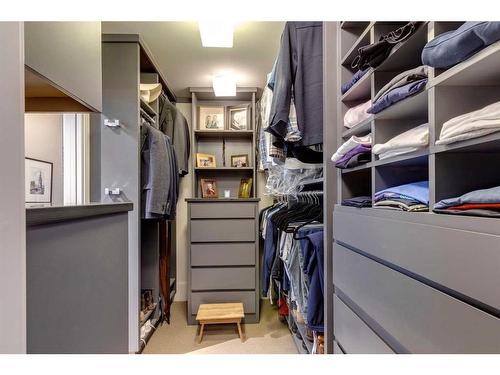 2319 16 Street Sw, Calgary, AB - Indoor With Storage