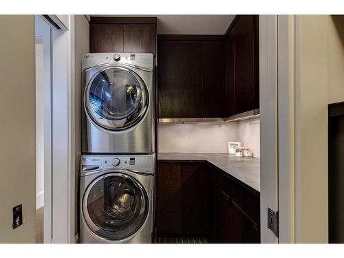 2319 16 Street Sw, Calgary, AB - Indoor Photo Showing Laundry Room