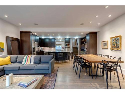 2319 16 Street Sw, Calgary, AB - Indoor Photo Showing Living Room