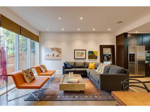 2319 16 Street Sw, Calgary, AB - Indoor Photo Showing Living Room