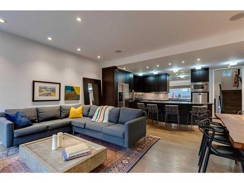 2319 16 Street Sw, Calgary, AB - Indoor Photo Showing Living Room