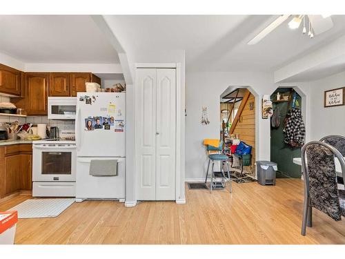 5138 52 Street, Olds, AB - Indoor Photo Showing Kitchen