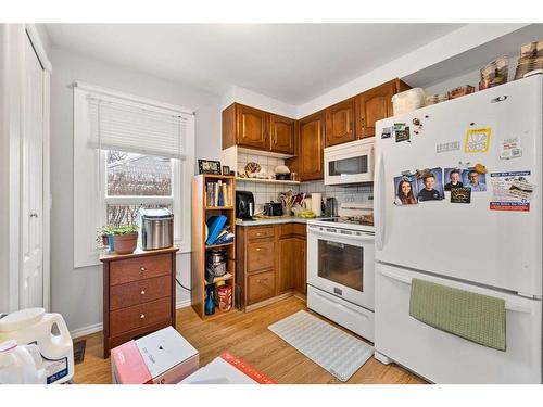 5138 52 Street, Olds, AB - Indoor Photo Showing Kitchen