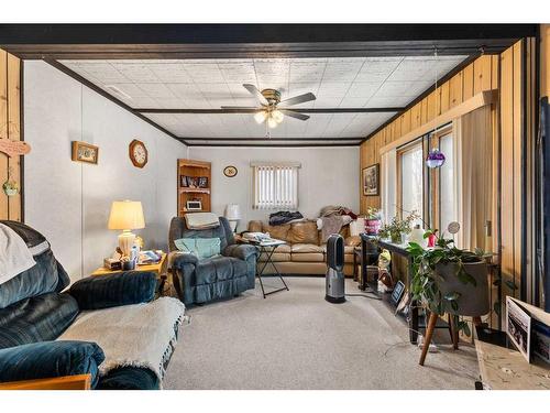 5138 52 Street, Olds, AB - Indoor Photo Showing Living Room