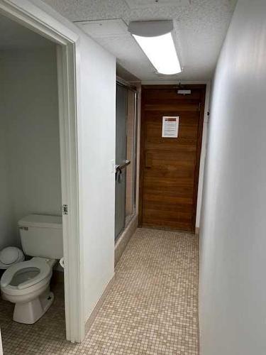 107-511 56 Avenue Sw, Calgary, AB - Indoor Photo Showing Bathroom