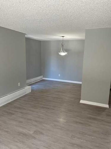 107-511 56 Avenue Sw, Calgary, AB - Indoor Photo Showing Other Room