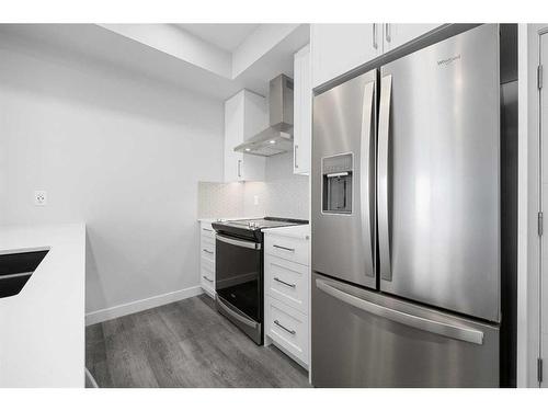 324-255 Les Jardins Park Se, Calgary, AB - Indoor Photo Showing Kitchen With Stainless Steel Kitchen With Double Sink