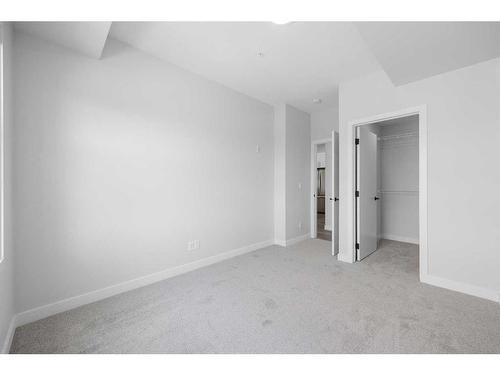 324-255 Les Jardins Park Se, Calgary, AB - Indoor Photo Showing Other Room