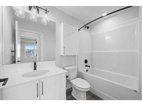 324-255 Les Jardins Park Se, Calgary, AB - Indoor Photo Showing Bathroom