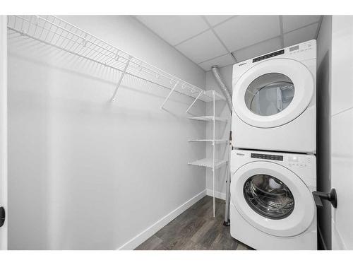 324-255 Les Jardins Park Se, Calgary, AB - Indoor Photo Showing Laundry Room