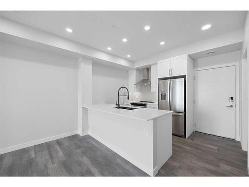 324-255 Les Jardins Park Se, Calgary, AB - Indoor Photo Showing Kitchen