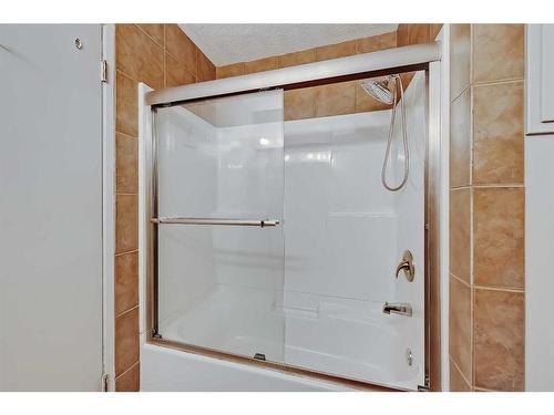 156 Whitestone Crescent Ne, Calgary, AB - Indoor Photo Showing Bathroom