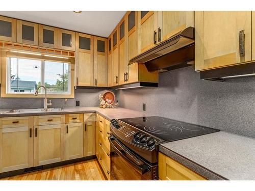 127 Bow Green Crescent Nw, Calgary, AB - Indoor Photo Showing Kitchen