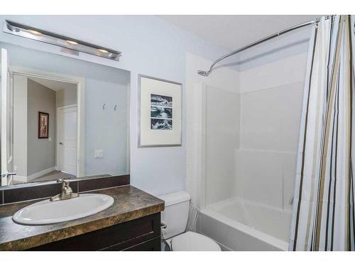 302-3704 15A Street Sw, Calgary, AB - Indoor Photo Showing Bathroom